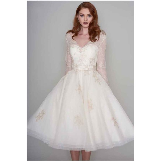 Long Sleevess V neck Ivory Short Lace Summer Wedding Dress