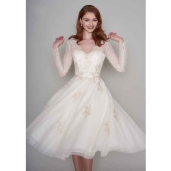 Long Sleevess V neck Ivory Short Lace Summer Wedding Dress