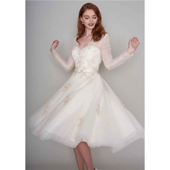 Long Sleevess V neck Ivory Short Lace Summer Wedding Dress