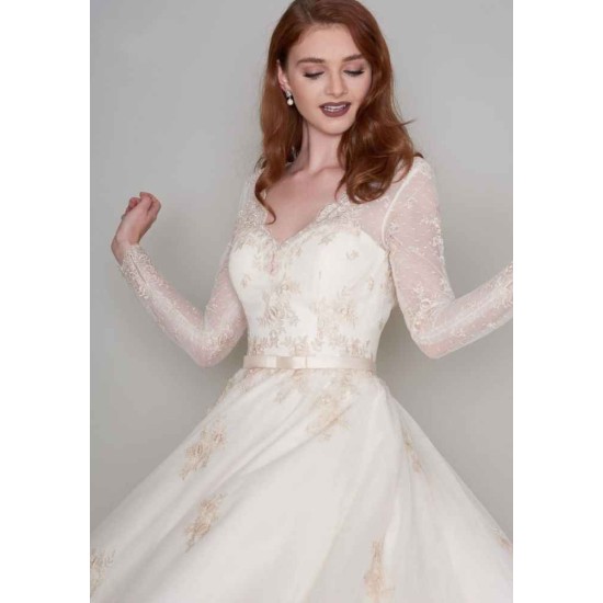 Long Sleevess V neck Ivory Short Lace Summer Wedding Dress