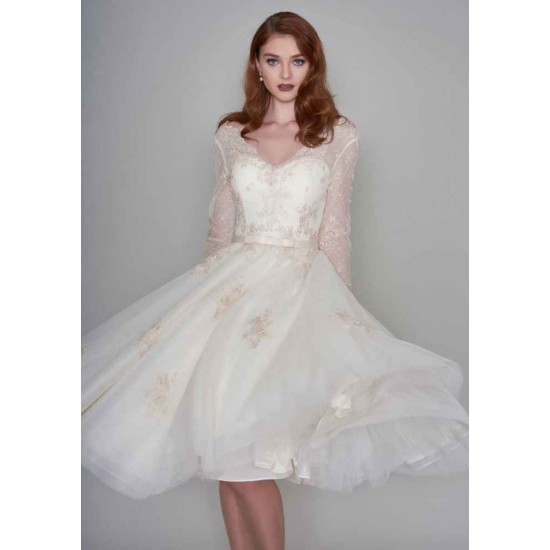 Long Sleevess V neck Ivory Short Lace Summer Wedding Dress