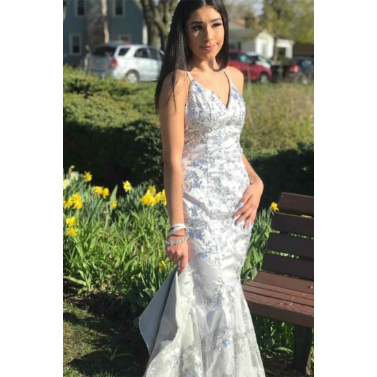 Chic Spaghetti Strap Lace Sleeveless Evening Gown Lace-Up Evening Dress