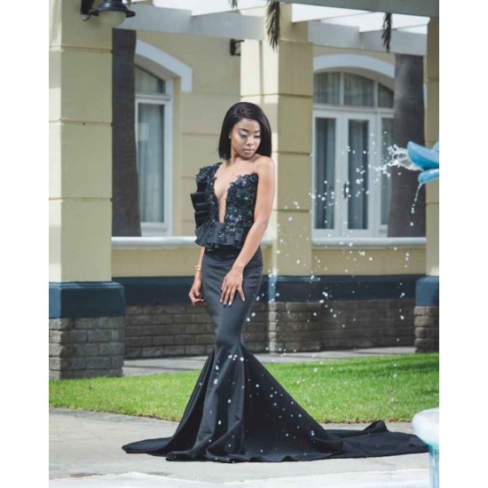 Chic Mermaid Deep V-neck Sleeveless Ruffles Appliques Prom Dresses Chic Long Evening Dresses With Chapel Train