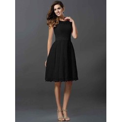 Chic Sleeveless Short Lace Bridesmaid Dresses