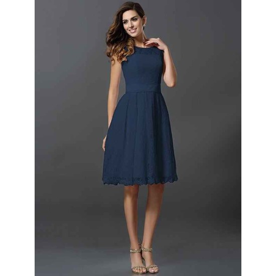 Chic Sleeveless Short Lace Bridesmaid Dresses