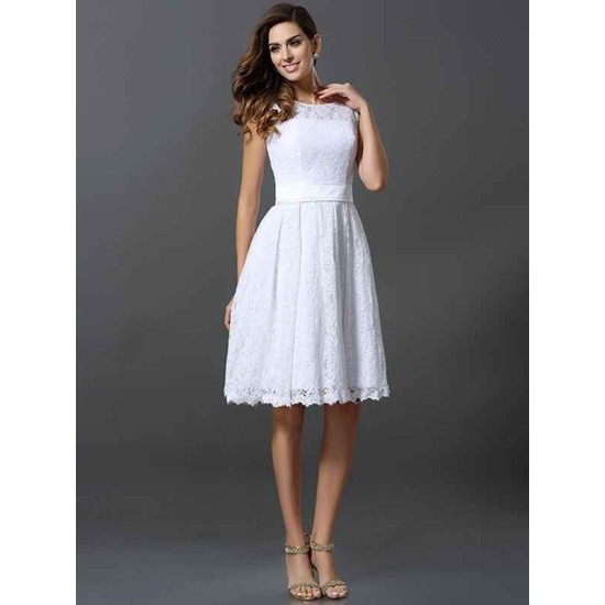 Chic Sleeveless Short Lace Bridesmaid Dresses