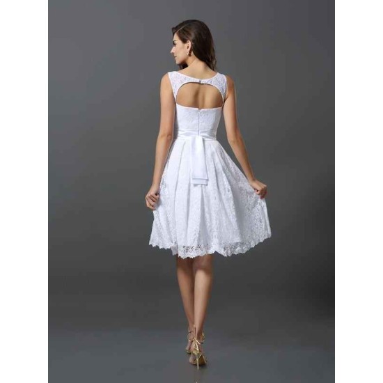 Chic Sleeveless Short Lace Bridesmaid Dresses