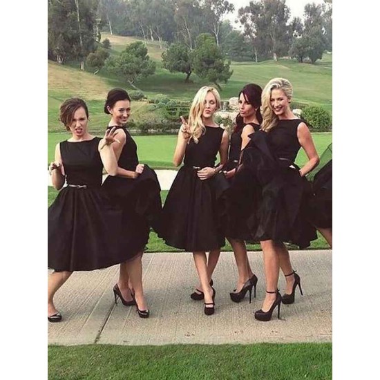 Charming Sleeveless Scoop Knee-Length Satin Bridesmaid Dresses